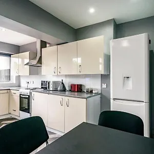2 Bedroom House , Belfast United Kingdom