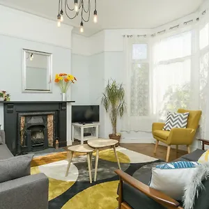 House For Families Or Groups Near Centre , Cardiff United Kingdom